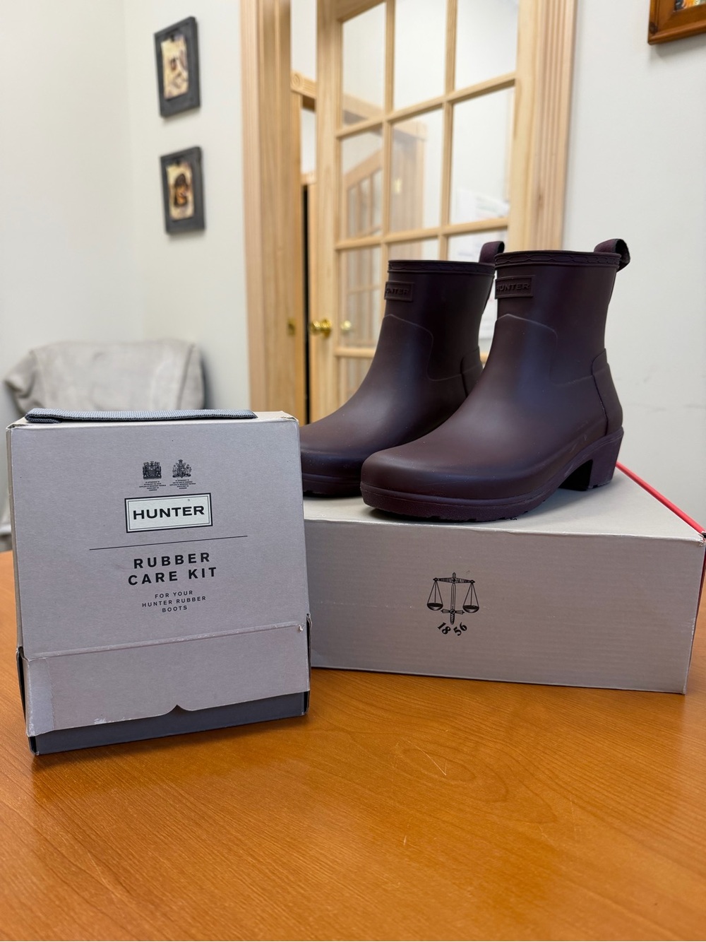 Hunter Short Rubber Ankle Boots in Ox Blood - Low heel ankel biker